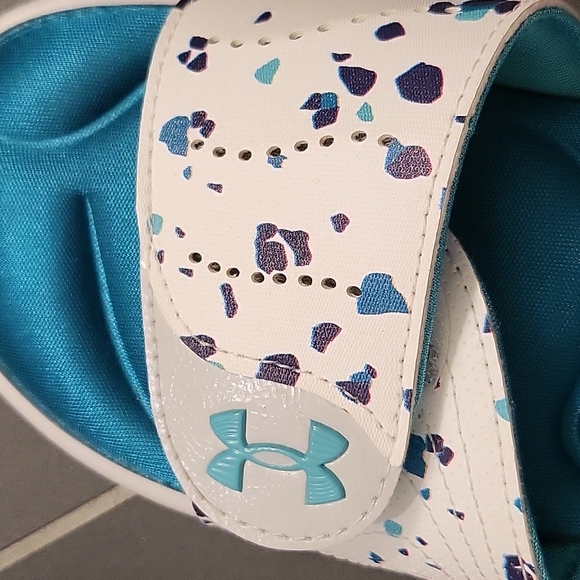 Under armour kids slides - Picture 5 of 6